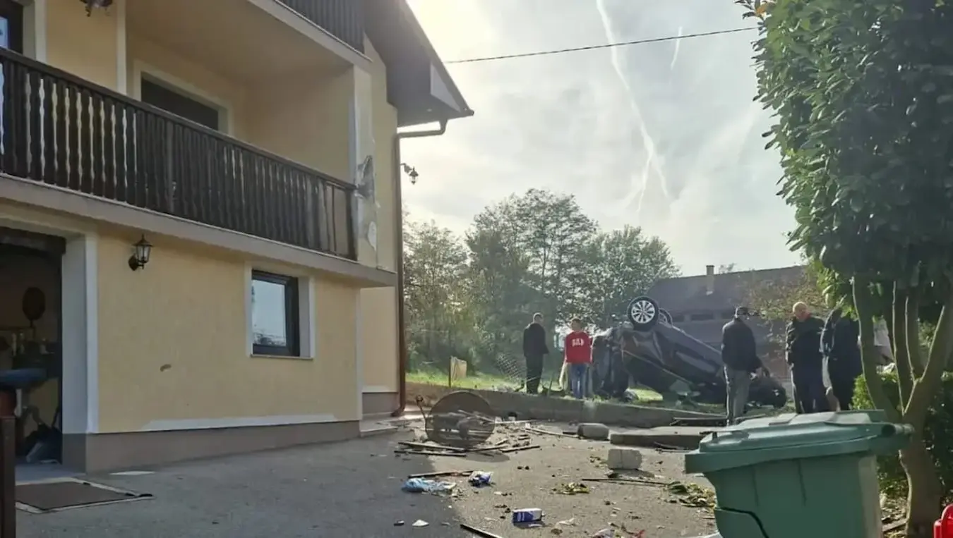 Teška saobraćajna nesreća kod Velike Kladuše: Automobilom uletio u dvorište i oštetio kuću