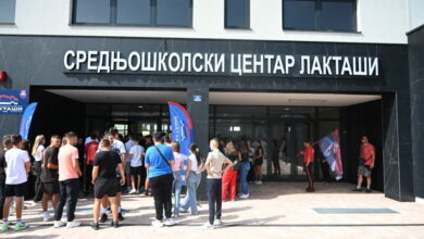Tuga u Laktašima: Školski drugovi i profesori uputili posljednji pozdrav preminulom šesnaestogodišnjaku
