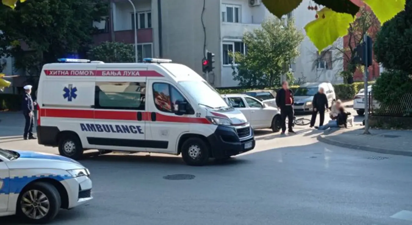 Saobraćajna nezgoda u Banjaluci: automobil udario biciklistu kod Zelenog mosta