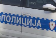 Saobraćajna nezgoda u Dvorovima: Automobil sletio s puta, vozač povrijeđen