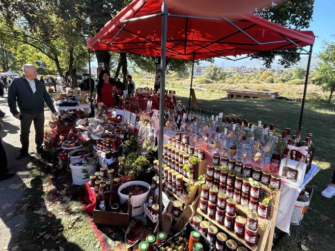 Dan drvarske drenjine proslavio četvrt vijeka tradicije: Bogata ponuda i hiljade posjetilaca