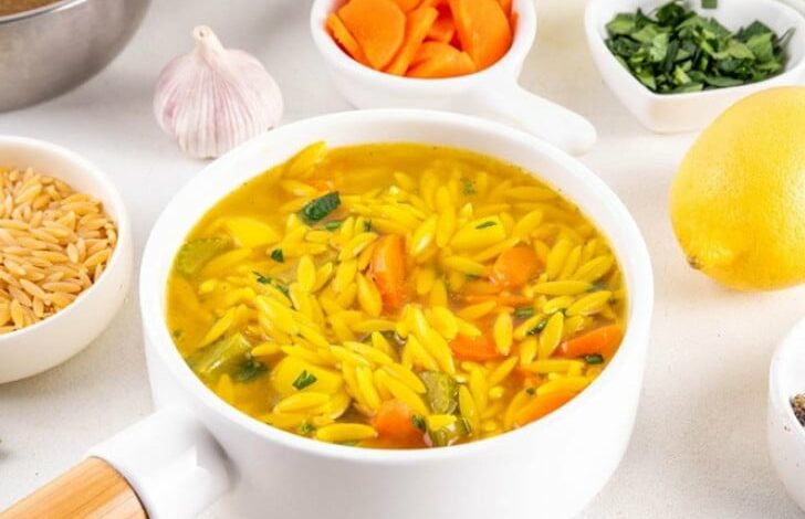 Kako se pravi bogata pileća supa sa orzo tjesteninom