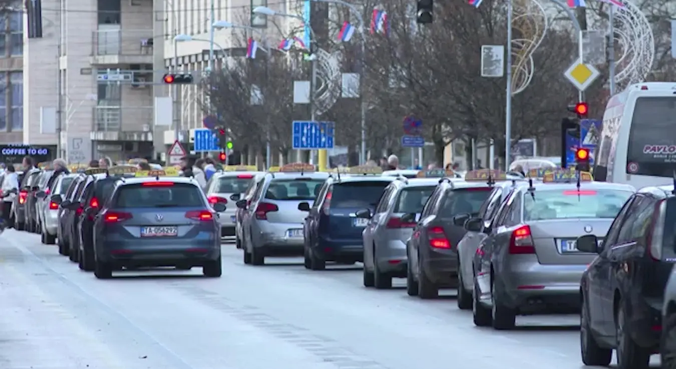 Minimalna cijena taksija u Banjaluci sedam maraka: Podijeljena mišljenja građana i prevoznika