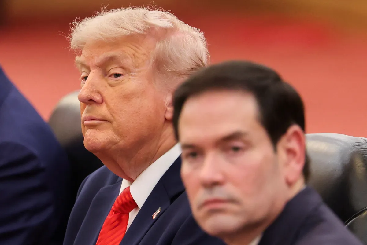 Trump tvrdi da su povlačenje bombardera iz Britanije izazvale prijetnje, Rubio tvrdi drugačije
