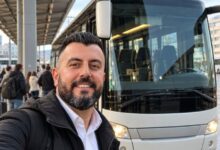Apsurd na peronu u Banjaluci: Profesor kupio digitalnu kartu za autobus, pa podatke ručno prepisivao na papir