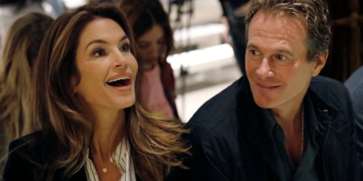 Cindy Crawford viđena u šetnji sa suprugom nakon porodične tragedije