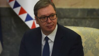 Vučić najavio premještanje zastave iz zgrade Predsjedništva
