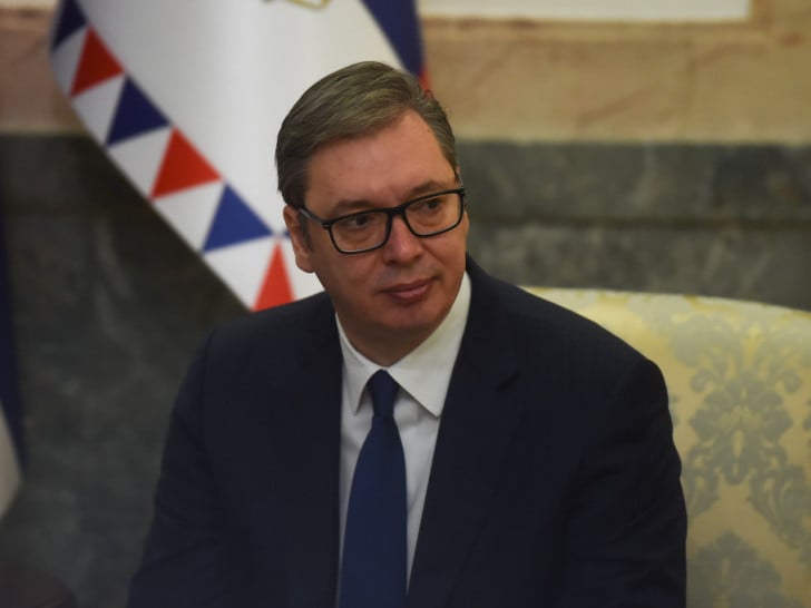 Vučić najavio premještanje zastave iz zgrade Predsjedništva