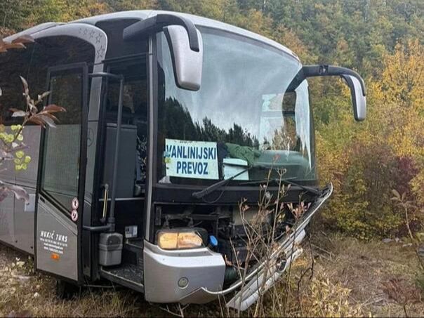 Nezgoda na putu prema Goraždu: Autobus sa igračima Famosa sletio sa kolovoza