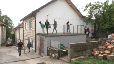 Novi dom za osmočlanu porodicu Miletić iz Gacka zahvaljujuci organizaciji Srbi za Srbe