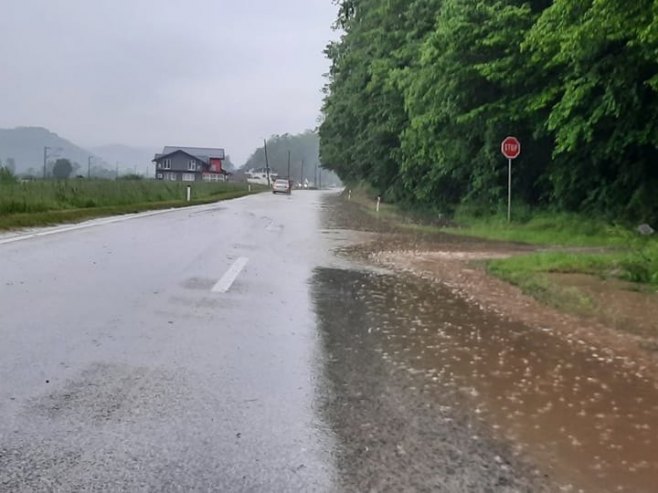 Kakvo je stanje na putevima u Srpskoj i FBiH: Oprez zbog magle i radova
