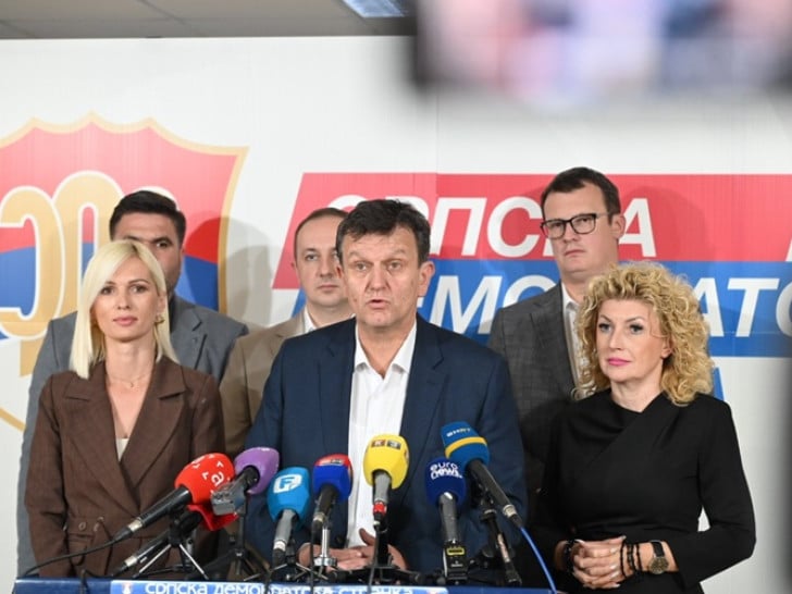 Branko Blanuša poručio da nije ponudio ostavku i da Petrović ostaje isključen iz SDS-a