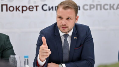 Draško Stanivuković obraća se na konferenciji za novinare