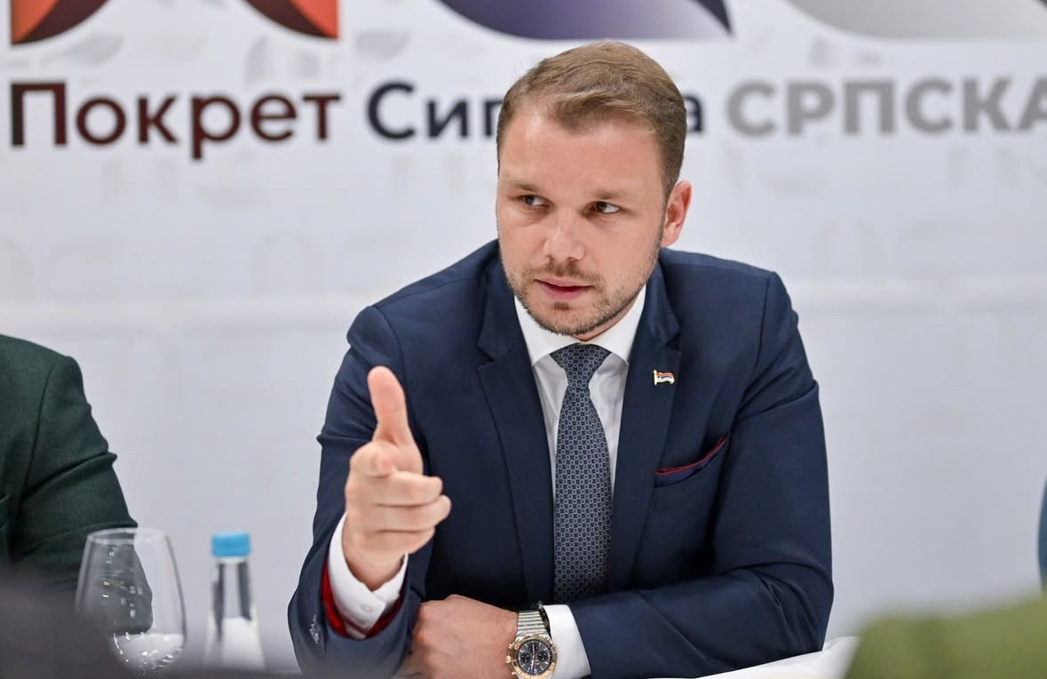 Draško Stanivuković obraća se na konferenciji za novinare