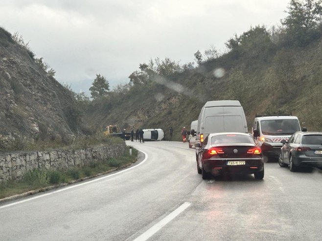 Saobraćajna nezgoda kod Bočca usporila kretanje vozila