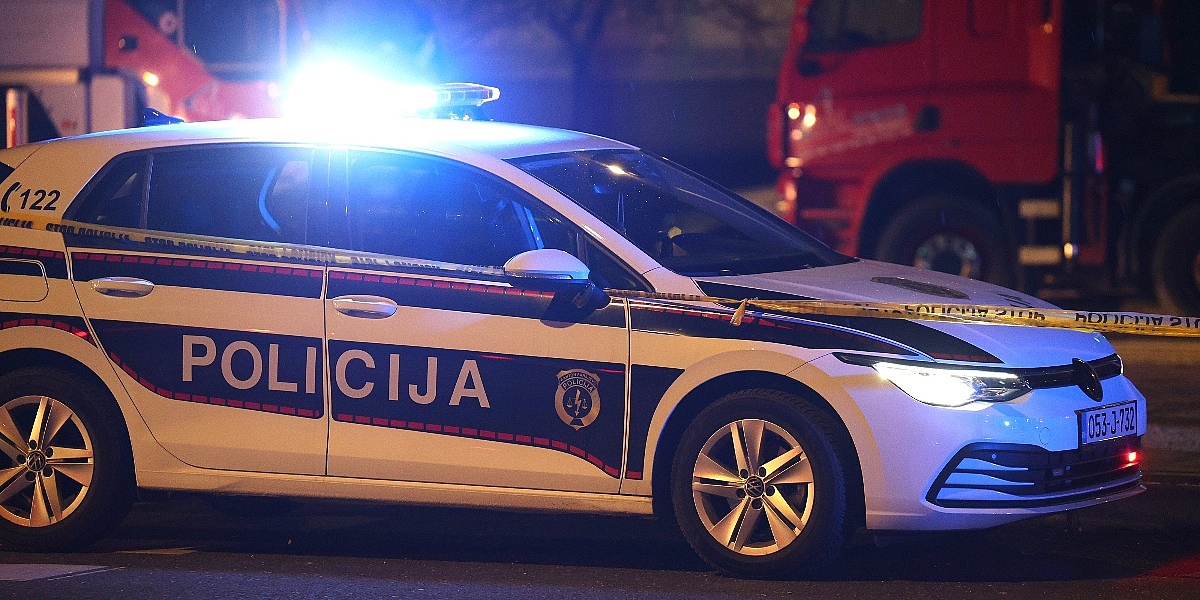 Sudar tramvaja i automobila u naselju Sokolović Kolonija: Jedna osoba povrijeđena