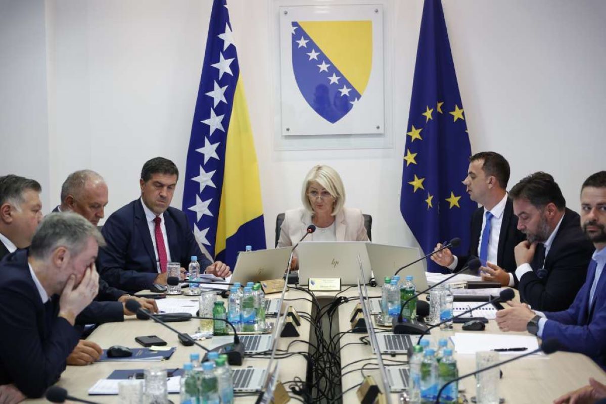Funkcioneri na raskrsnici: Zamrzavanje poslaničkog mandata nova opcija za ministre