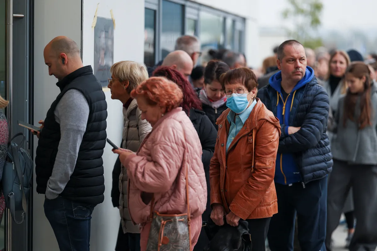 Izbori u Srbiji bilježe visoku izlaznost do 10 časova uz uočene nepravilnosti