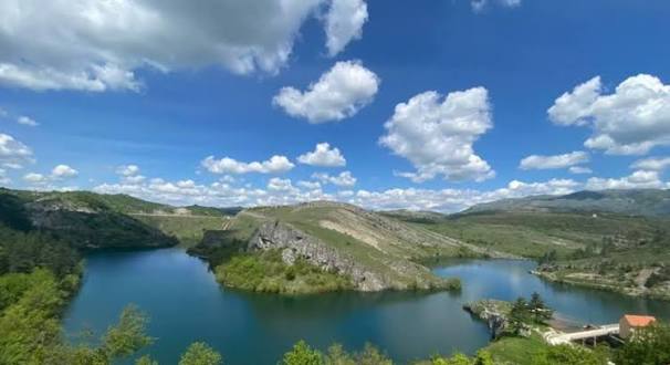 Vremenska prognoza za danas donosi toplo vrijeme uz prolazne padavine