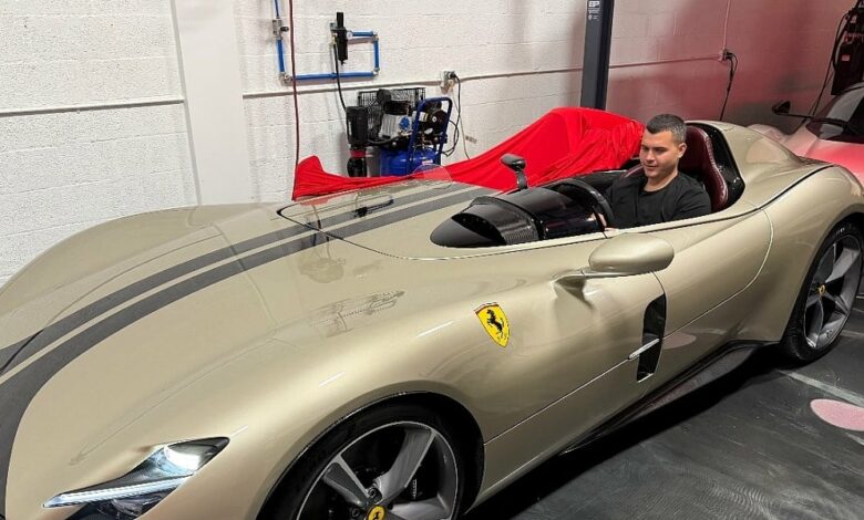 Viktor Živojinović privukao pažnju: Pozirao u automobilu vrijednom tri miliona evra