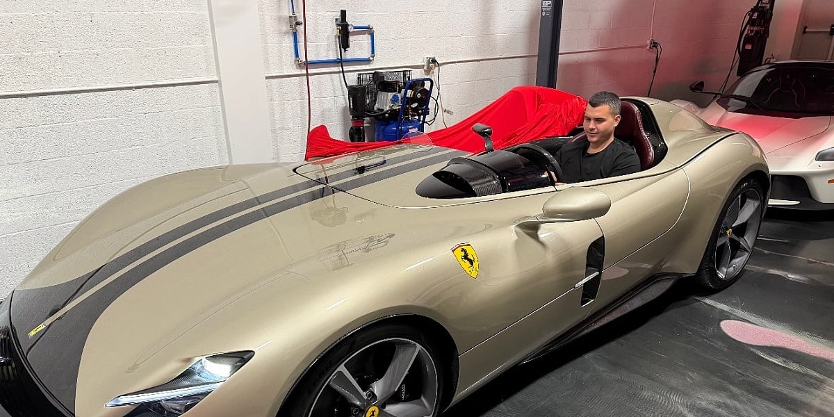 Viktor Živojinović privukao pažnju: Pozirao u automobilu vrijednom tri miliona evra