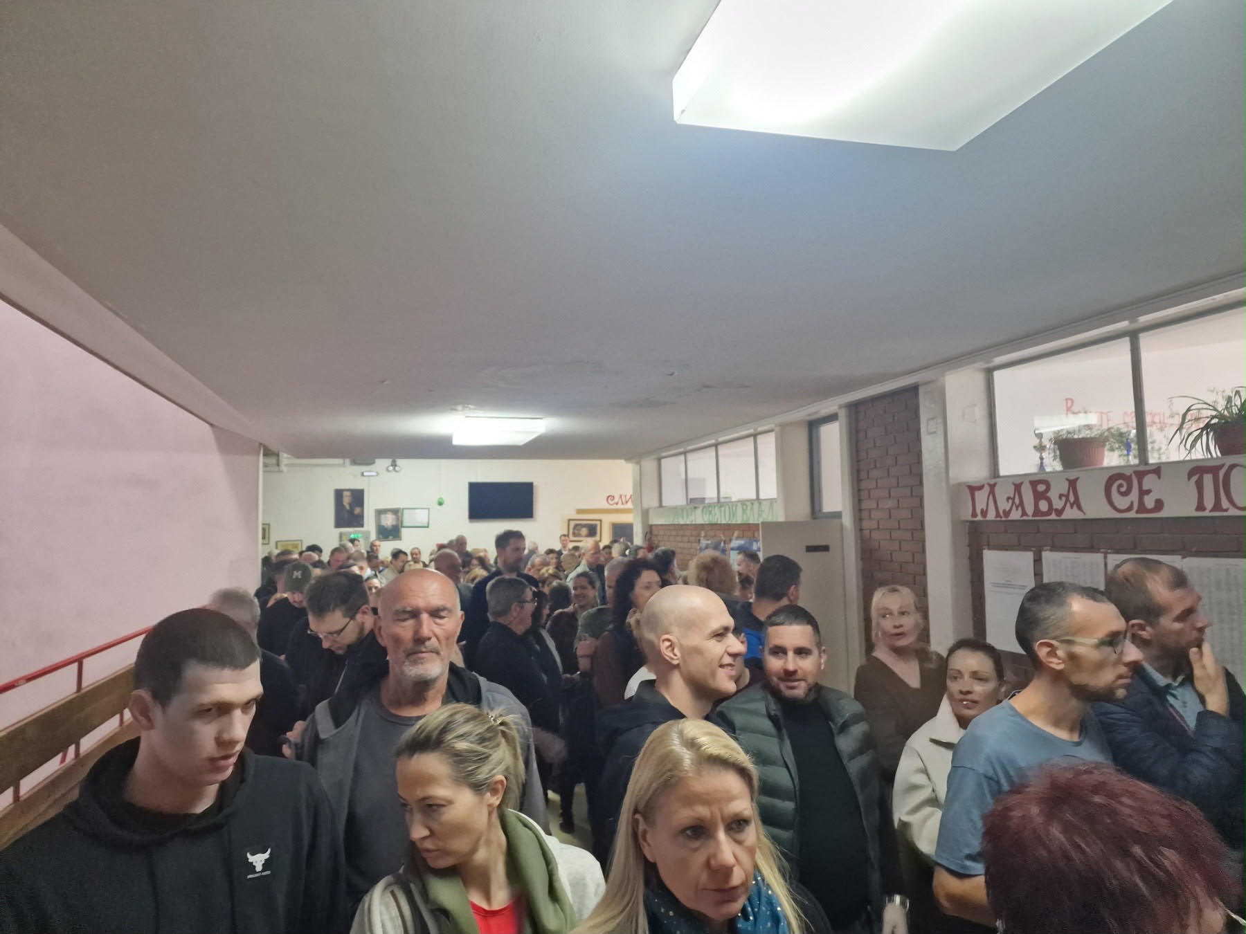 Izbori u Srbiji: Do devet časova glasalo 12 odsto birača