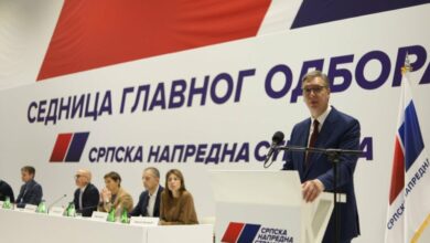 Politička borba i reforme: Vučić poručio članovima SNS-a da ne očekuju milost