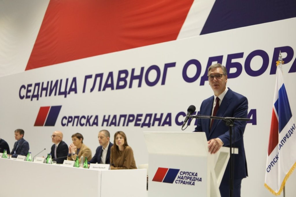 Politička borba i reforme: Vučić poručio članovima SNS-a da ne očekuju milost