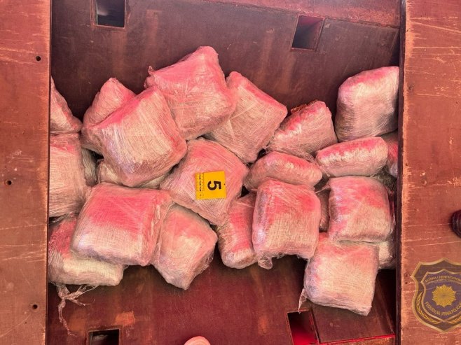 Uspješna akcija Kamen: U šleperu pronađeno 100 kilograma kanabisa