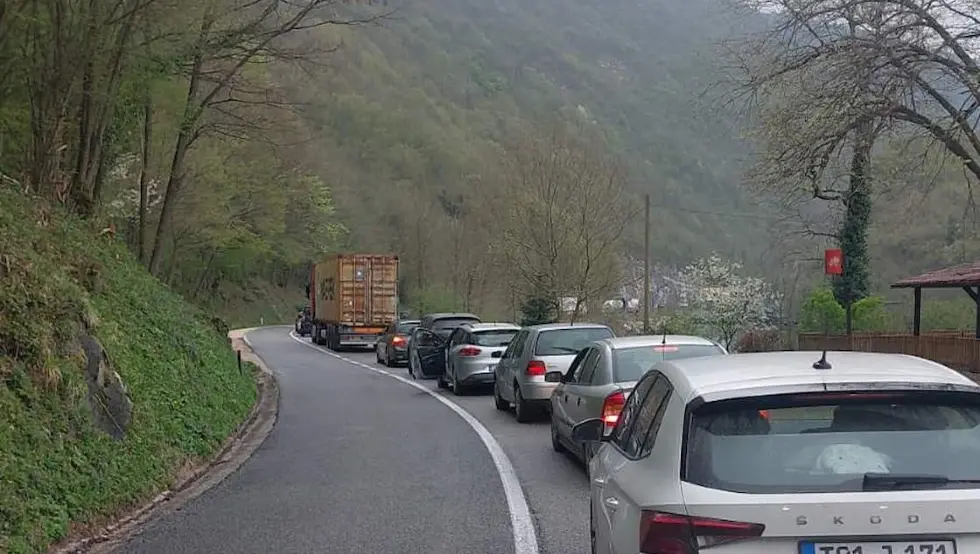Obustavljen saobraćaj kod Bočca: Udes na magistrali prema Crnoj Rijeci
