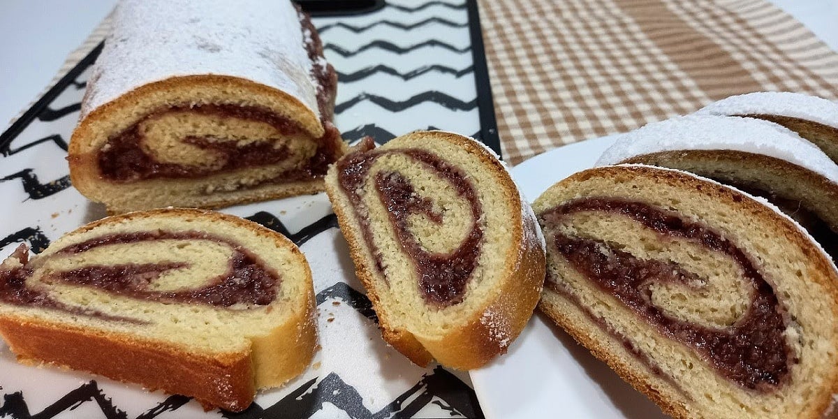 Domaća štrudla sa orasima i pekmezom od šljiva