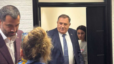 Milorad Dodik došao u stranačke prostorije SNS-a na Novom Beogradu
