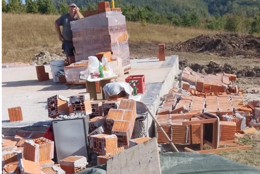 Zidovi kuće u izgradnji srušeni kod Kotor Varoša: Vlasnik zatekao porušen objekat