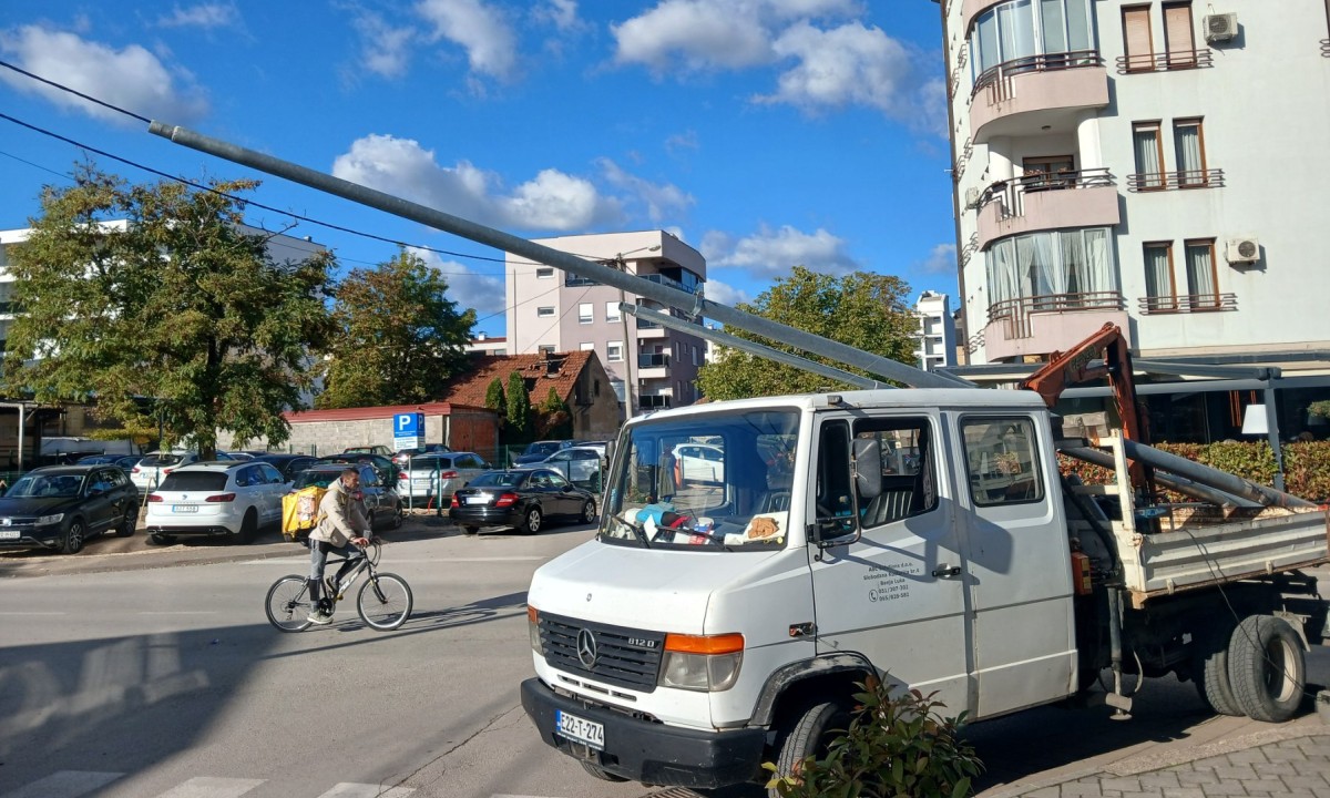 Radovi u Jevrejskoj ulici usporili saobraćaj nakon nezgode