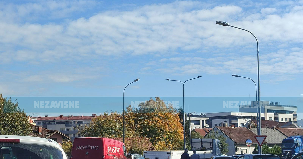 Udes na Petrićevcu stvorio kolaps: Povrijeđen motociklista u kružnom toku