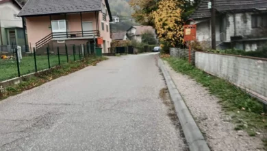 Mještani Desne Novoselije tri godine čekaju trotoare i ležeće policajce