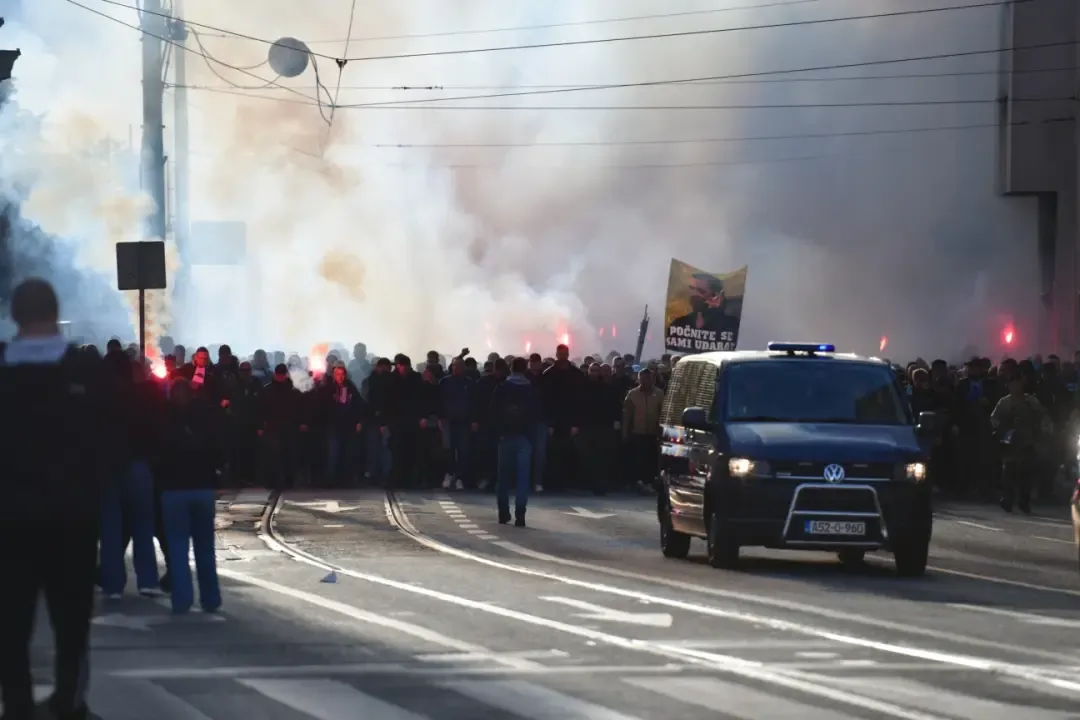 Korteo navijača Željezničara krenuo ka Koševu pred derbi