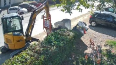 Nadzorne kamere snimile vandalizam: bagerom oboren kontejner u Paprikovcu