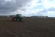 Jesenja sjetva u Semberiji kasni zbog dugotrajne suše