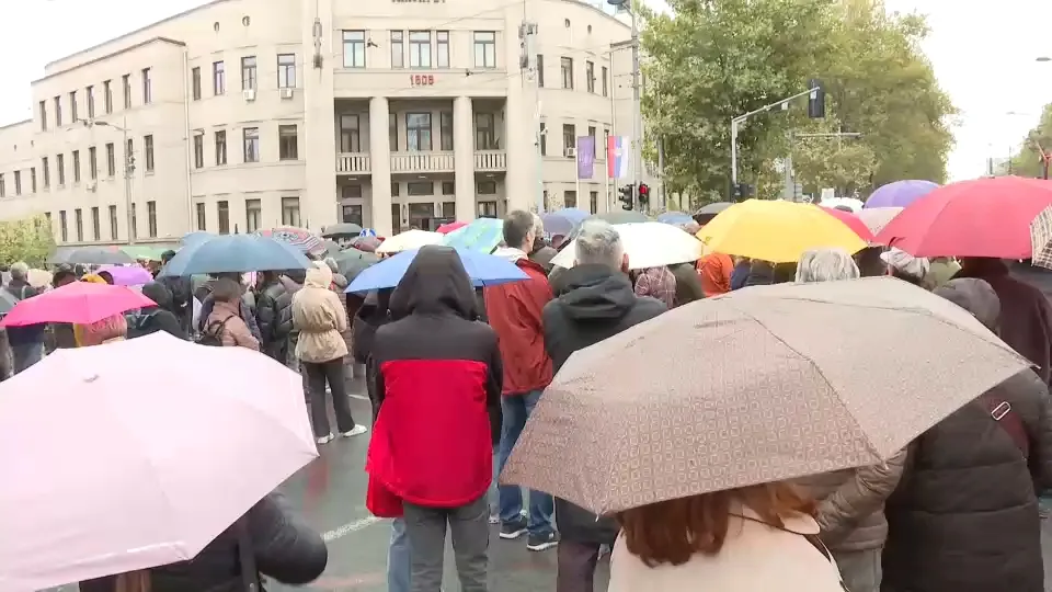 Posljednjih 16 minuta tišine ispred Pravnog fakulteta u Beogradu