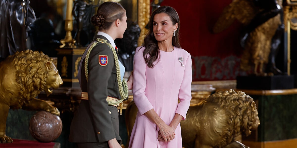 Kraljica Letizia u lepršavoj haljini na vojnoj paradi u Madridu