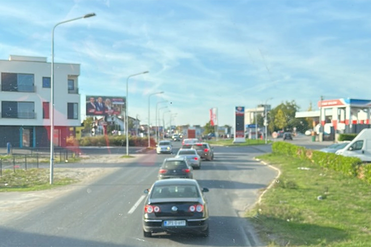 Sudar tri automobila na Tunjicama izazvao velike gužve u saobraćaju