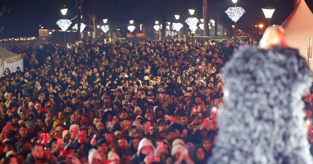 Doček nove godine u BiH: Poznati izvođači u Mostaru i Tuzli, Banjaluka i Sarajevo još kriju imena