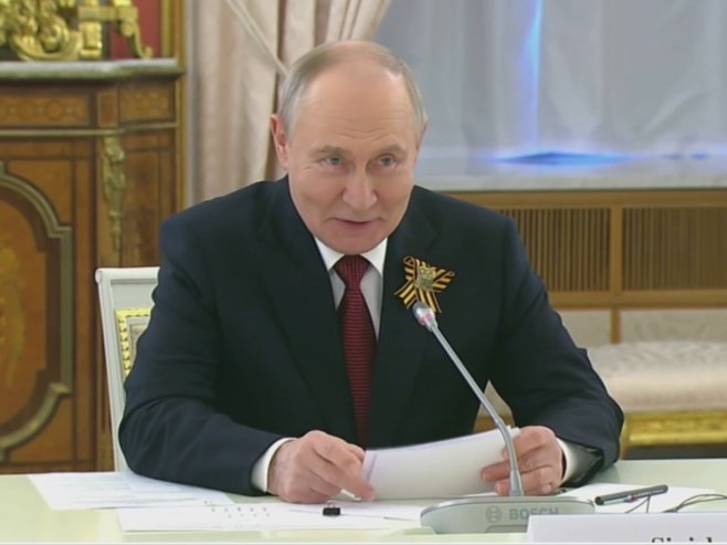 Telefonski razgovor Putina i pape: Humanitarna pomoć za civile u Oleškiju