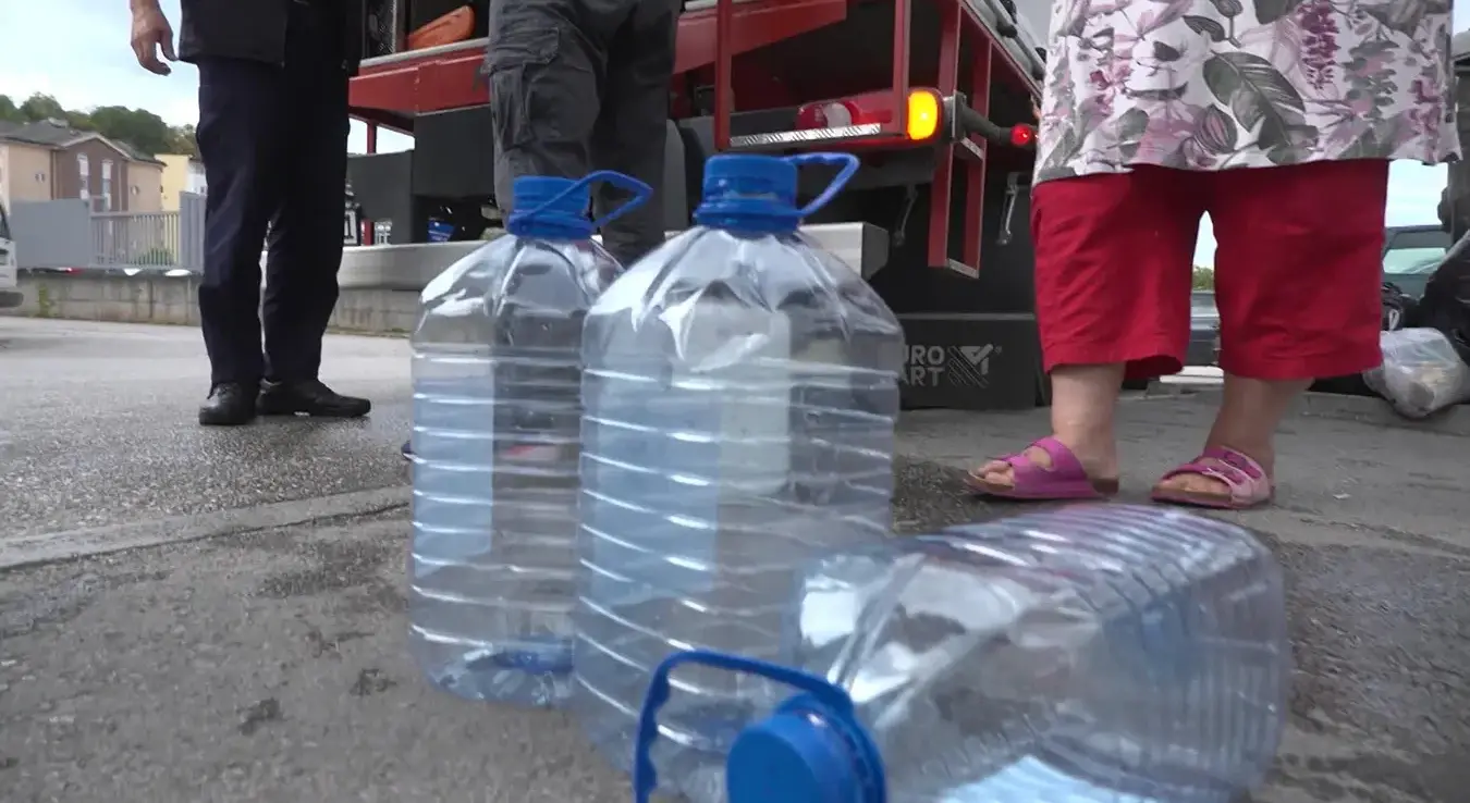 Velika nestašica vode u Istočnom Sarajevu: Zatvorene škole, prazne police i radovi na cjevovodu