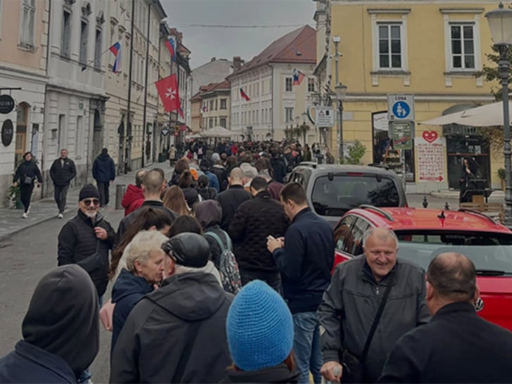 Glasanje u inostranstvu uz ogromne gužve: Veliki odziv birača iz Srbije