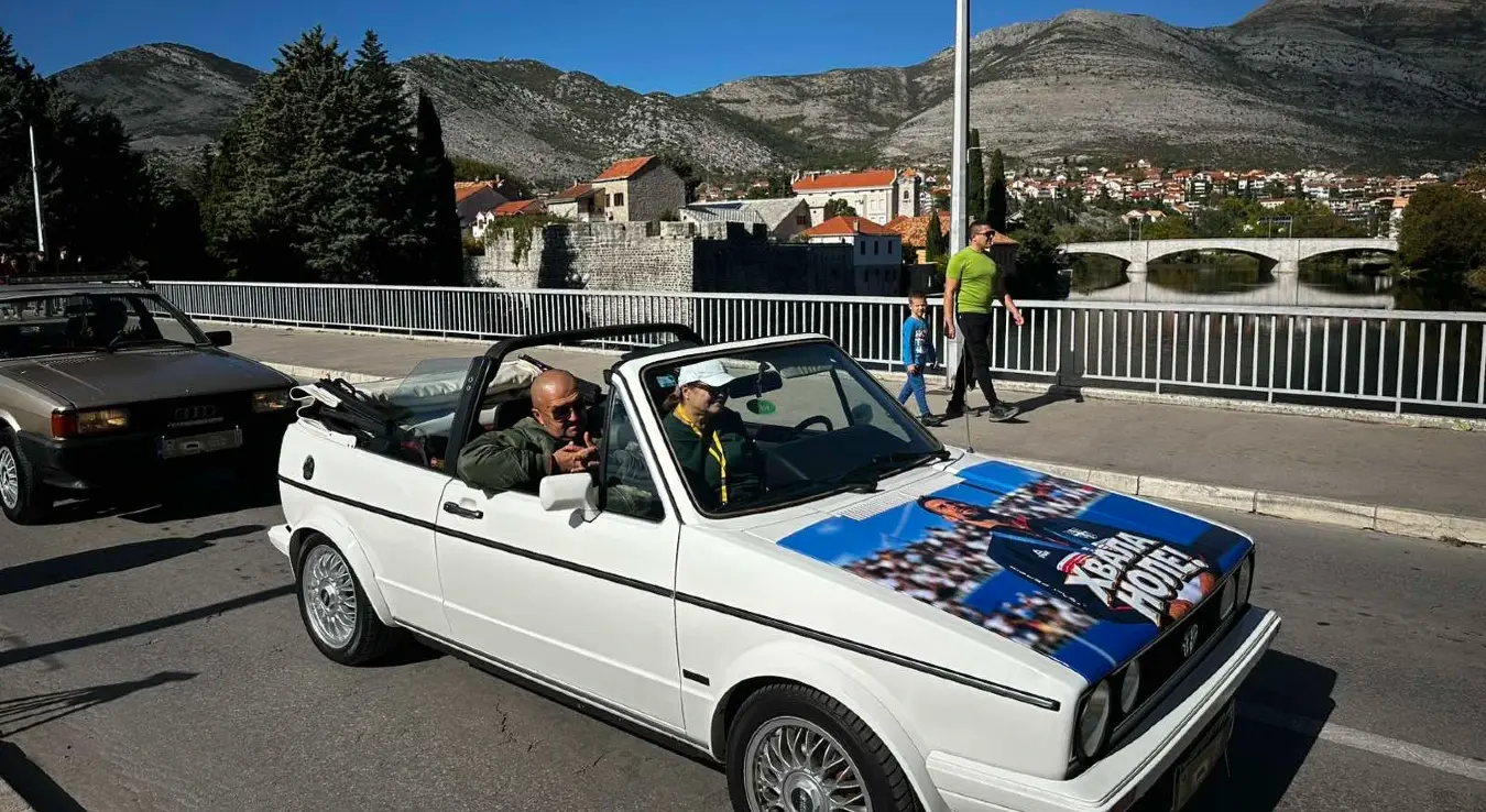 Izložba oldtajmera u Trebinju privlači ljubitelje klasika